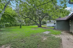 317 Redwood St, Lake Jackson, TX 77566 - Photo 30