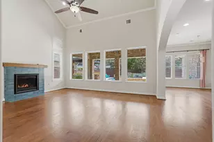 126 E Cove View Trail, The Woodlands, TX 77389 - Photo 6
