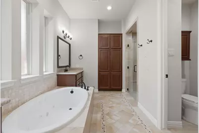 126 E Cove View Trail, The Woodlands, TX 77389 - Photo 18