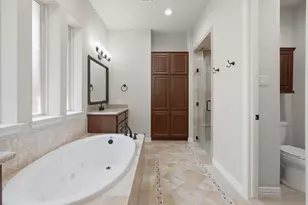 126 E Cove View Trail, The Woodlands, TX 77389 - Photo 18