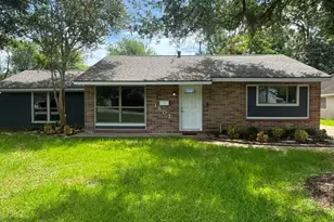 1607 W Houston Dr, La Marque, TX 77568 - Photo 1