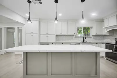 9323 Meadowbriar Lane, Houston, TX 77063 - Photo 8