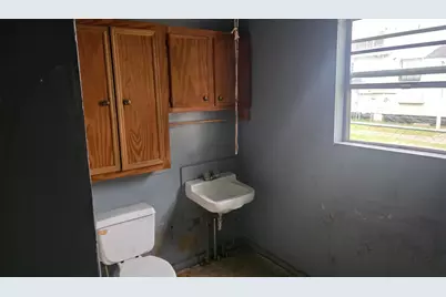 1317 Main Street, Anahuac, TX 77514 - Photo 10