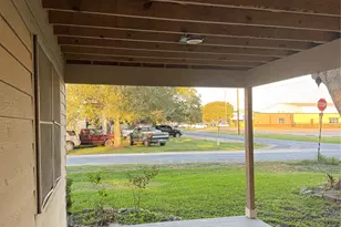 600 Hackberry St, Louise, TX 77455 - Photo 8