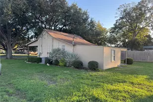 600 Hackberry St, Louise, TX 77455 - Photo 4
