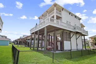2630 Breaker Dr, Crystal Beach, TX 77650 - Photo 4