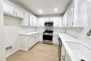 236 Almond Dr, Lake Jackson, TX 77566 - Photo 10
