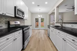 13 E Willowwood Ct, The Woodlands, TX 77381 - Photo 8