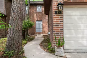 13 E Willowwood Ct, The Woodlands, TX 77381 - Photo 2