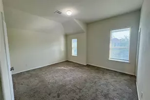 215 Club Crest Ln, Houston, TX 77009 - Photo 8