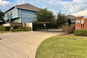 215 Club Crest Ln, Houston, TX 77009 - Photo 20