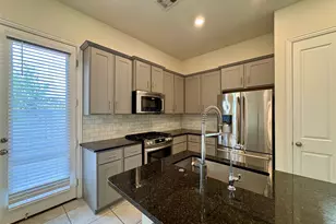 215 Club Crest Ln, Houston, TX 77009 - Photo 10