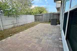215 Club Crest Ln, Houston, TX 77009 - Photo 18
