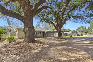 1212 Alamo St, Rosenberg, TX 77471 - Photo 2