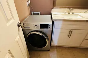 2224 S Piney Point Rd, Houston, TX 77063 - Photo 14