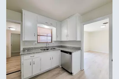 133 S Yaupon Street, Lake Jackson, TX 77566 - Photo 4