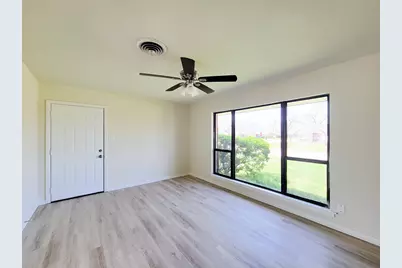 133 S Yaupon Street, Lake Jackson, TX 77566 - Photo 8
