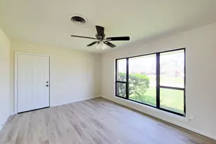 133 S Yaupon St, Lake Jackson, TX 77566 - Photo 8