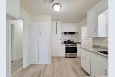 133 S Yaupon Street, Lake Jackson, TX 77566 - Photo 6