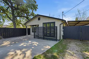 4929 Creekmont Dr, Houston, TX 77091 - Photo 2