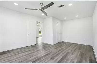 4929 Creekmont Drive, Houston, TX 77091 - Photo 10