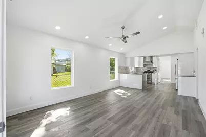 4929 Creekmont Drive, Houston, TX 77091 - Photo 4