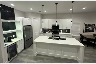 727 S Victory Drive #B, Houston, TX 77088 - Photo 2