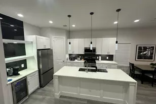 727 S Victory Dr, Houston, TX 77088 - Photo 2