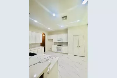 43 N Belfair Place, The Woodlands, TX 77382 - Photo 10
