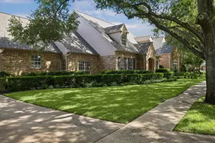 1419 Camelot Pl, Sugar Land, TX 77478 - Photo 2