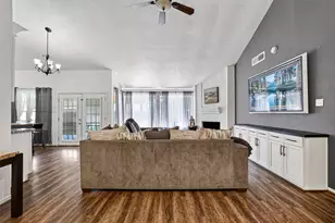 1011 Kensington Dr, Pearland, TX 77584 - Photo 8