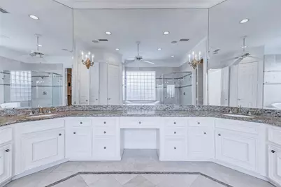 10713 Greenwillow Street, Houston, TX 77035 - Photo 24