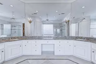 10713 Greenwillow St, Houston, TX 77035 - Photo 24