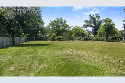 7821 Melrose Street, Houston, TX 77022 - Photo 8