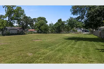 7821 Melrose Street, Houston, TX 77022 - Photo 1