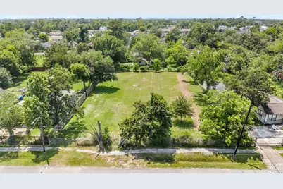 7821 Melrose Street, Houston, TX 77022 - Photo 10