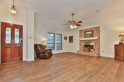 124 Zinnia Street, Lake Jackson, TX 77566 - Photo 6