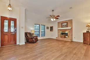 124 Zinnia St, Lake Jackson, TX 77566 - Photo 6