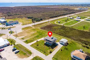 1009 N Monkhouse Dr, Crystal Beach, TX 77650 - Photo 4
