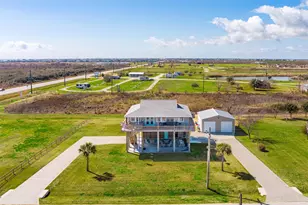 1009 N Monkhouse Dr, Crystal Beach, TX 77650 - Photo 2