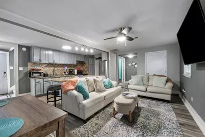 3218 Avenue Q 1/2, Galveston, TX 77550 - Photo 2