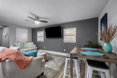 3218 Avenue Q 1/2, Galveston, TX 77550 - Photo 10