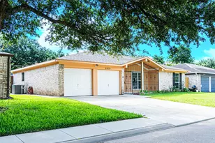 11819 S Ridgewood Cir, Houston, TX 77071 - Photo 1