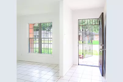 11819 S Ridgewood Circle, Houston, TX 77071 - Photo 10