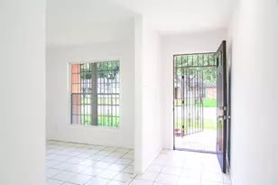 11819 S Ridgewood Cir, Houston, TX 77071 - Photo 10