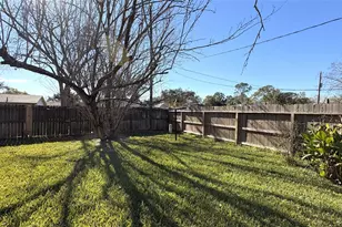 13631 Greenway Dr, Sugar Land, TX 77498 - Photo 30