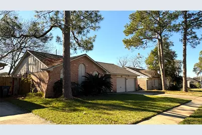 13631 Greenway Drive, Sugar Land, TX 77498 - Photo 4