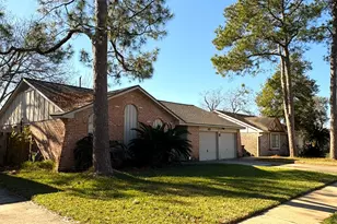 13631 Greenway Dr, Sugar Land, TX 77498 - Photo 4