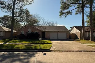 13631 Greenway Dr, Sugar Land, TX 77498 - Photo 2