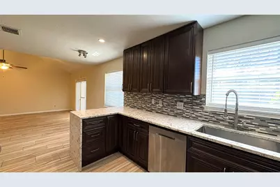 13631 Greenway Drive, Sugar Land, TX 77498 - Photo 14